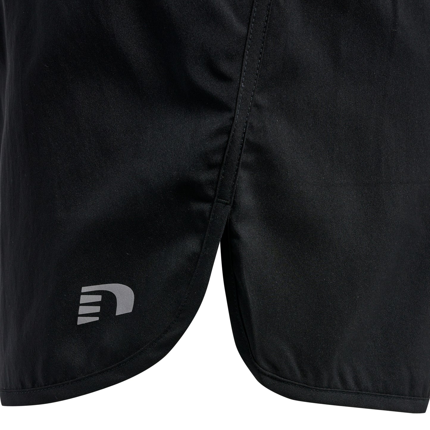 WOMEN'S CORE SPLIT SHORTS