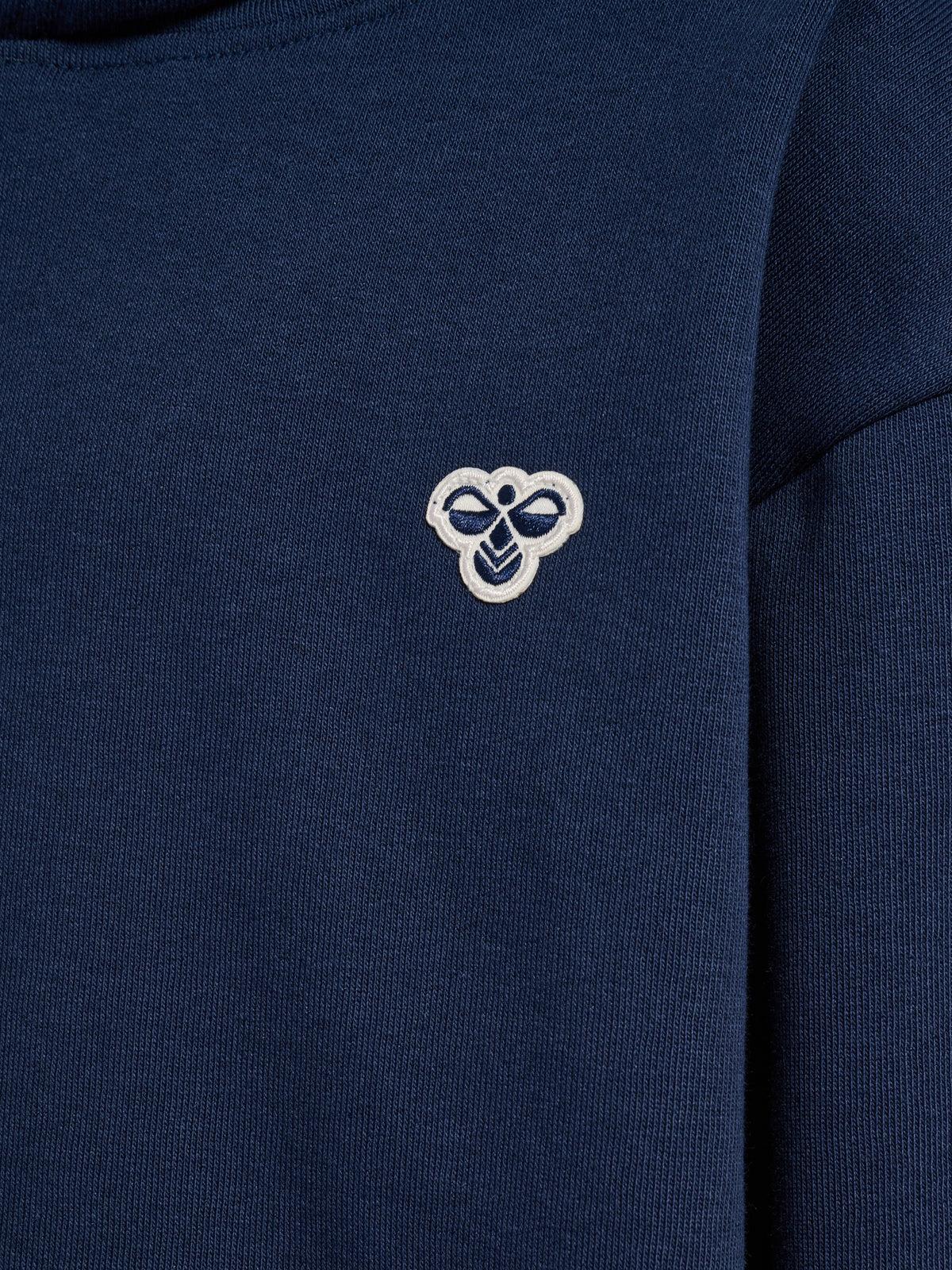 hmlJR LOOSE HOODIE BEE – DRESS BLUES